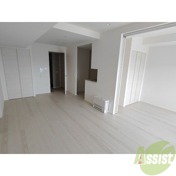 居室・リビング　広くてキレイなお部屋が広がっていて、充実した生活が送れそう。
