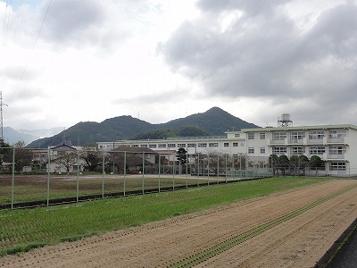 中学校　北九州市立菅生中学校（中学校）まで1650m