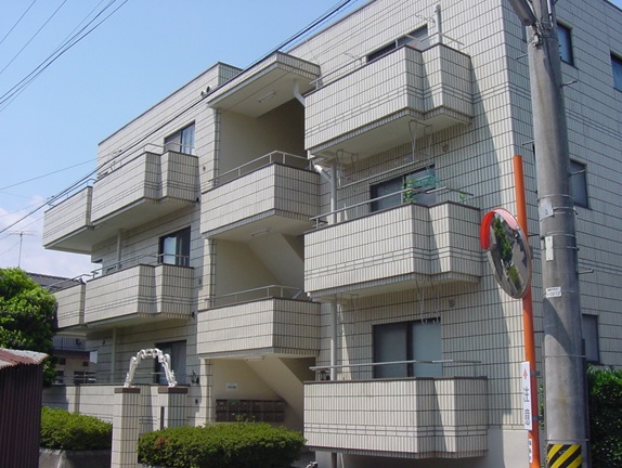 福島市森合のマンションの建物外観