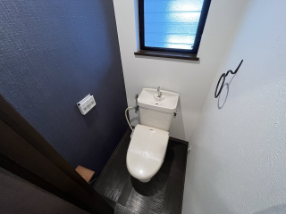 【松山市鷹子町のアパートのトイレ】