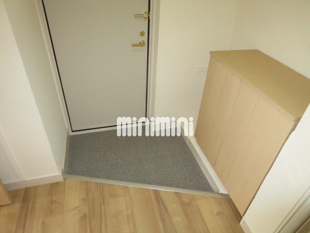 玄関　玄関脇にはシューズボックスも御座います。