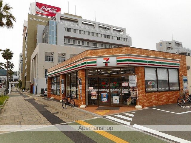 コンビニ　セブンイレブン高知駅前店（コンビニ）まで353m