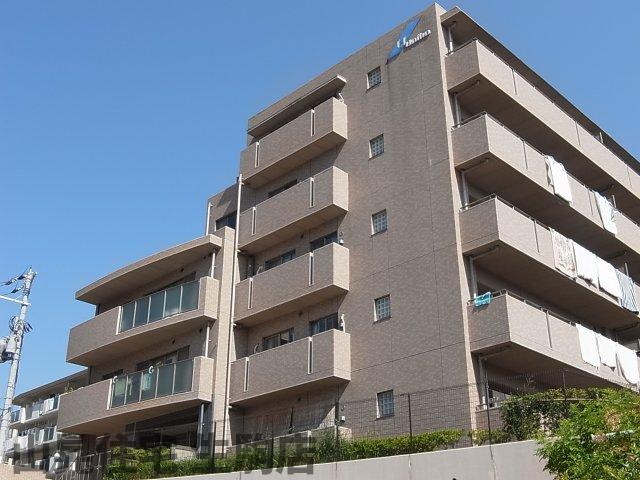 生駒市東旭ケ丘のマンションの建物外観