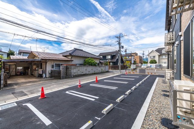 【デイジーコートの駐車場】