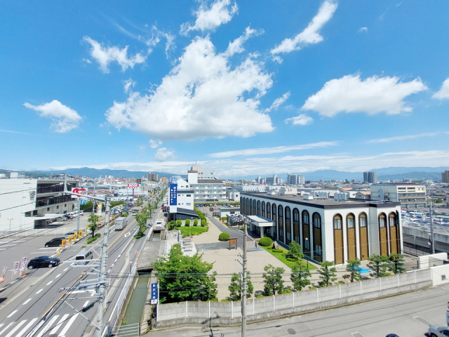 【松山市空港通のマンションの眺望】