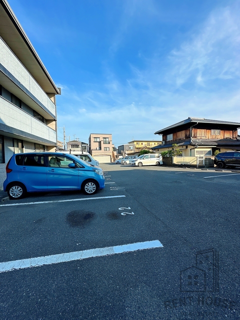 【レオパレス中井町2の駐車場】