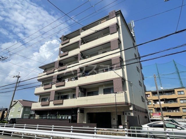 京都市西京区桂南滝川町のマンションの建物外観