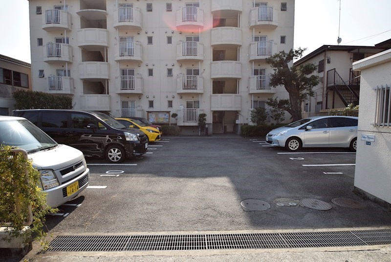 【小田原市南町のマンションの駐車場】