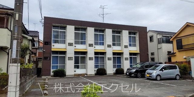 青梅市大門のアパートの建物外観