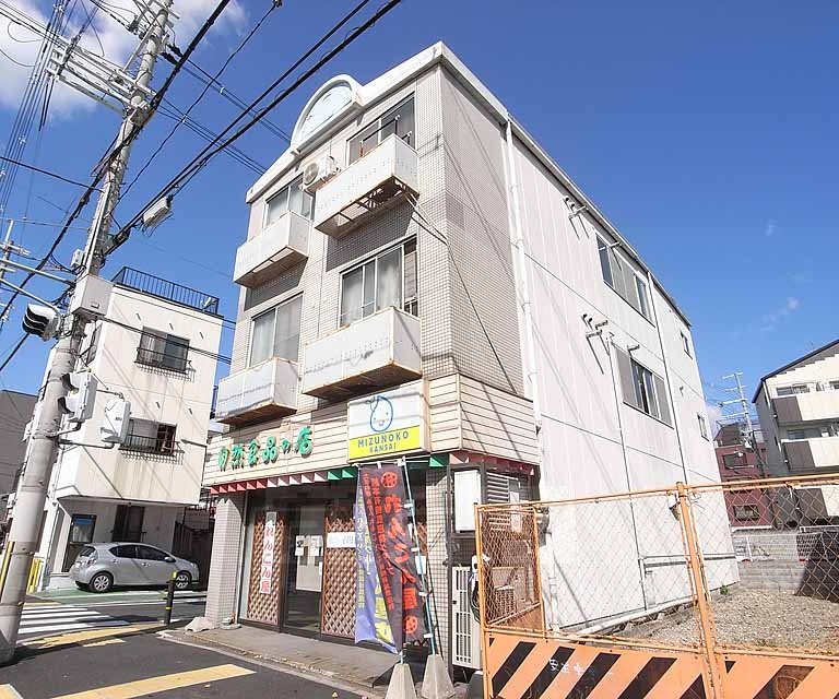 京都市伏見区鳥羽町のマンションの建物外観