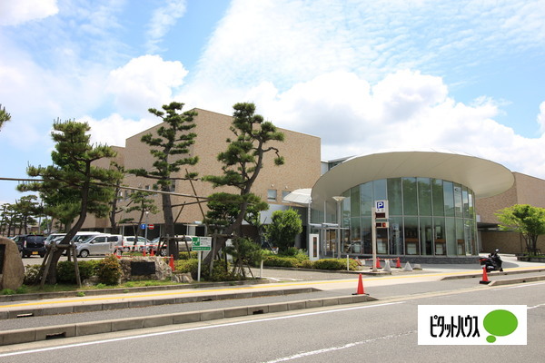 【リバティープラザ花園の図書館】