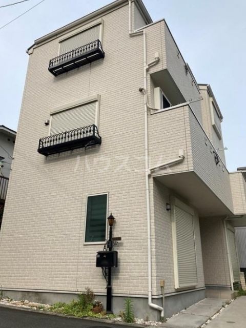 本牧間門戸建の建物外観