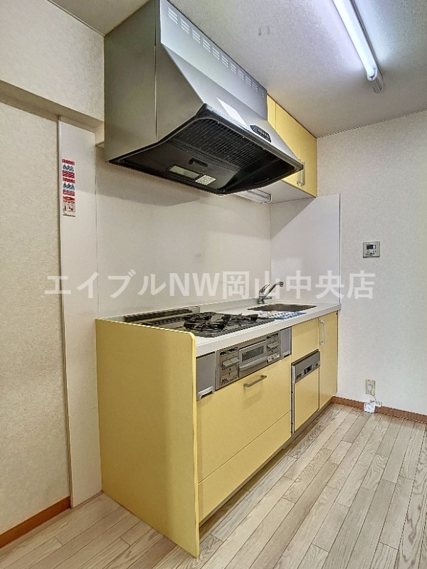 【岡山市北区西島田町のマンションのキッチン】