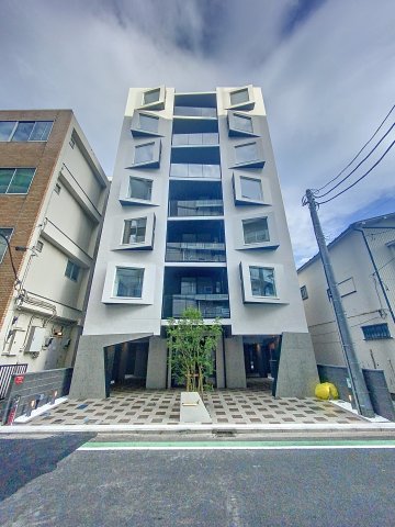 【エストゥルース横浜子安の建物外観】