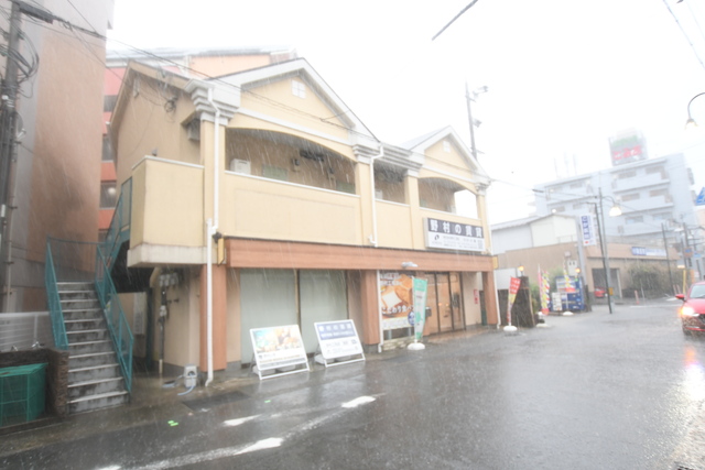 【バレルハウス星田の建物外観】