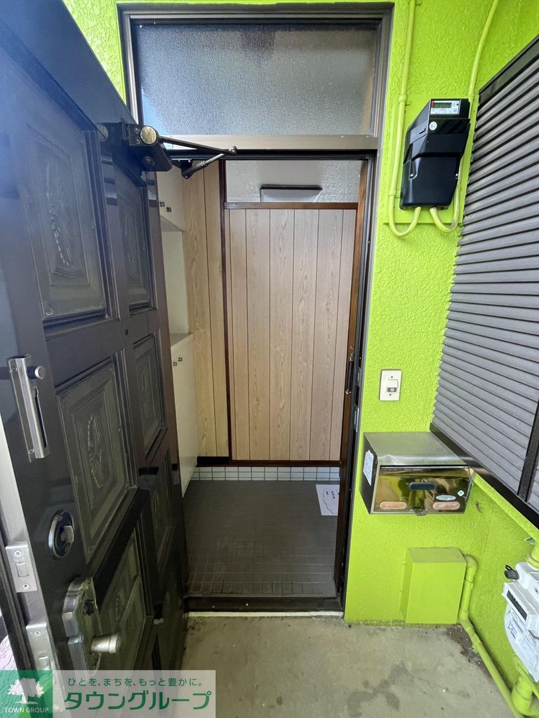 玄関　駐車場