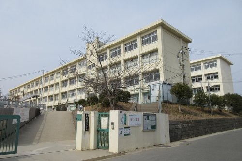 【ペディハウス鈴蘭台東町2丁目戸建ての小学校】