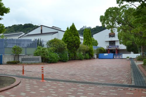 【ペディハウス鈴蘭台東町2丁目戸建ての中学校】