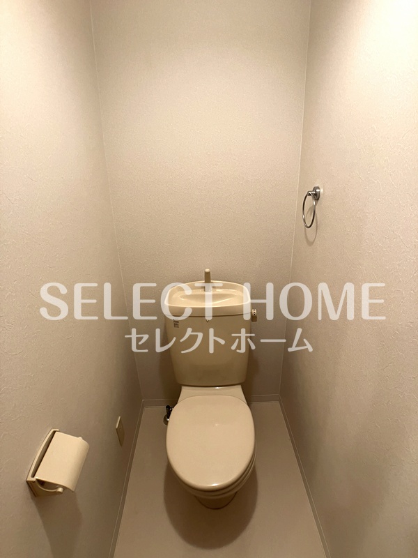 トイレ　落ち着いた色調のトイレです