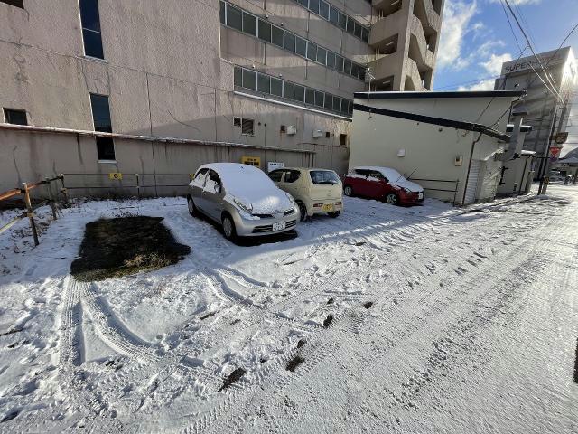 【函館市松風町のマンションの駐車場】