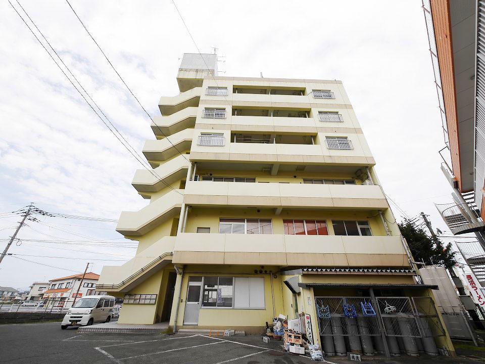 駐車場　建物外観