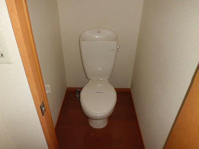 トイレ　狭くて落ち着くトイレです。