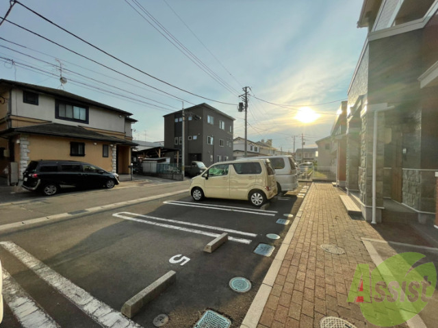 【ラッフィナート大和町の駐車場】