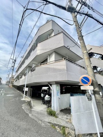 横浜市南区六ツ川のマンションの建物外観