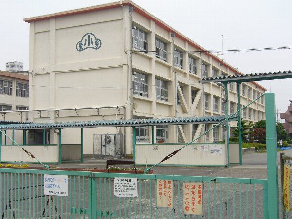 【春日井市下条町のマンションの小学校】