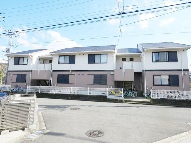 相模原市中央区陽光台のアパートの建物外観