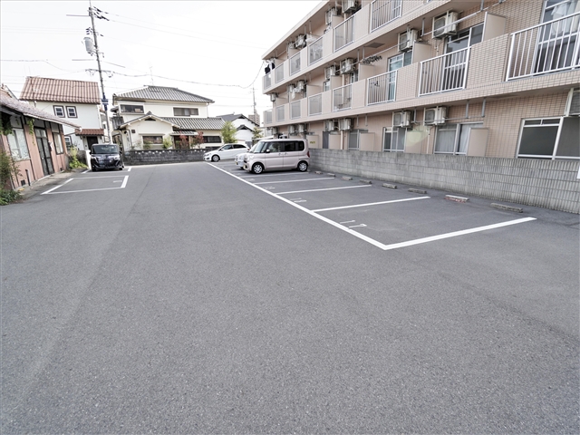 【東広島市西条本町のマンションの駐車場】