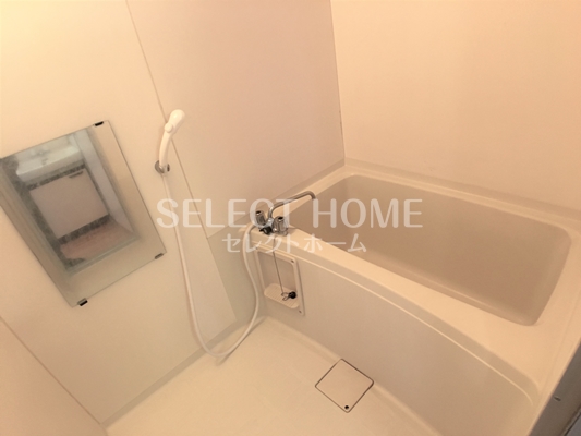 バス・シャワールーム　コンパクトで使いやすいお風呂です