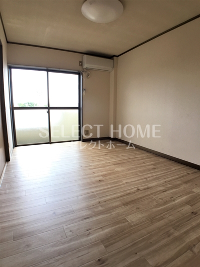 その他部屋・スペース　開放的な寝室です