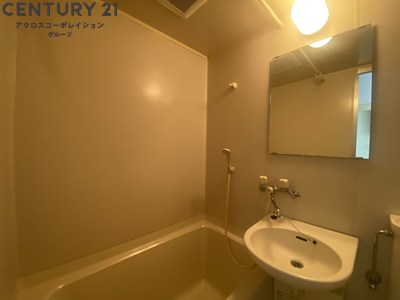 バス・シャワールーム　シンプルで機能的なユニットバスです。