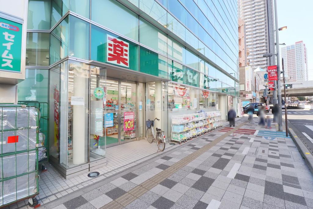 ドラックストア　ドラッグセイムス浦和駅東口薬局（ドラッグストア）まで490m