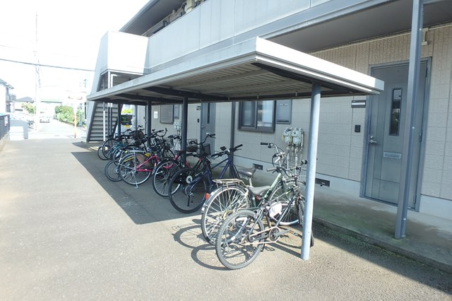 その他共有部分　屋根付駐輪場はもちろん無料でご利用いただけます♪