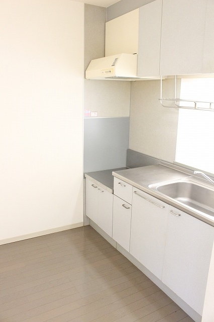 キッチン　対面式のキッチンで会話を楽しみながらのお料理も叶います