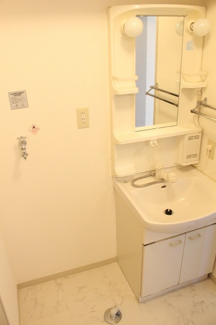 洗面設備　独立した洗面スペースで脱衣所になります♪