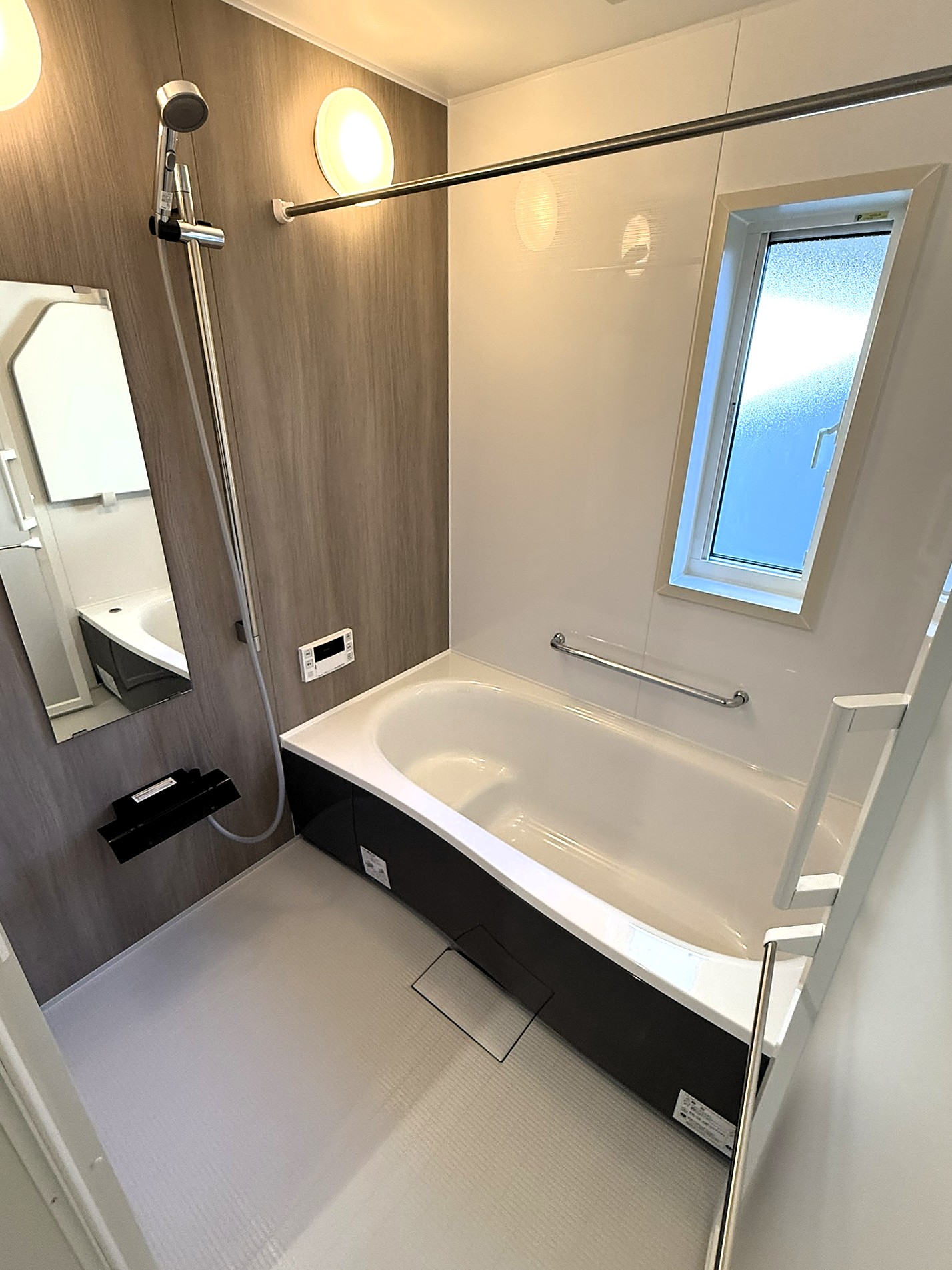 バス・シャワールーム　1坪タイプの追い炊き機能付き浴室