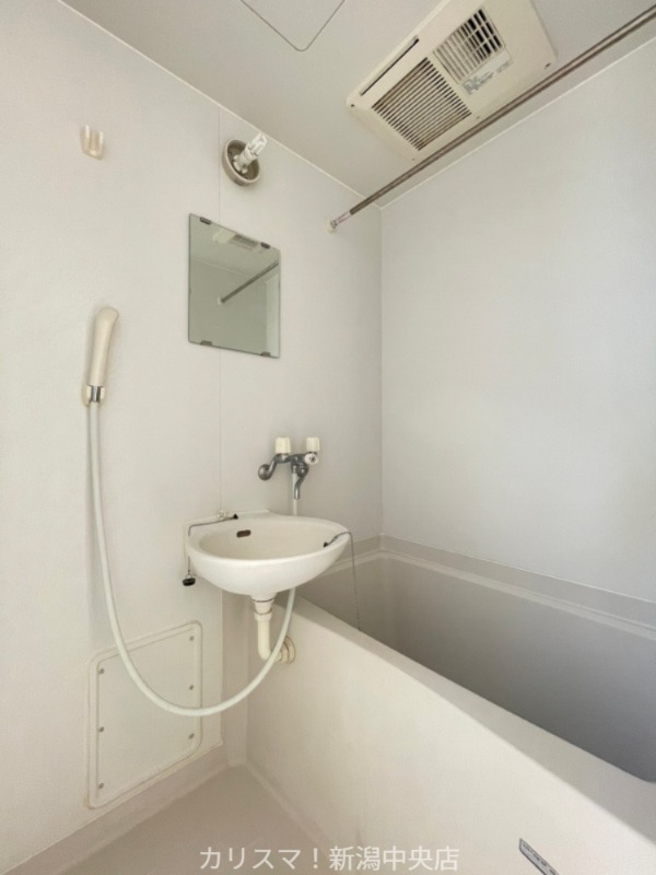 バス・シャワールーム　※別部屋参考写真