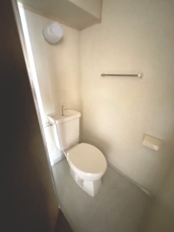 トイレ　反転タイプです