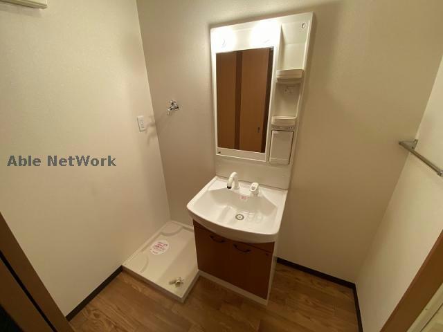 洗面設備　※同物件別部屋の写真です。