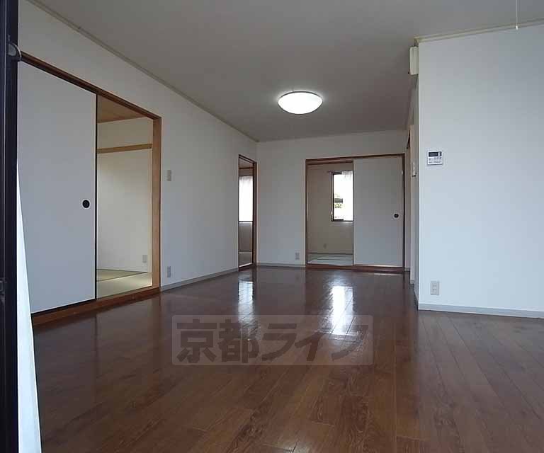 居室・リビング　１３．５帖のＬＤＫです。