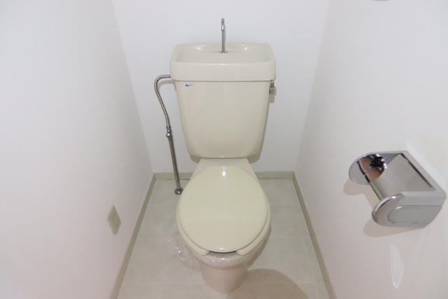 トイレ　※別号室の参考写真です