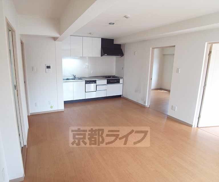 居室・リビング　明るいリビングです