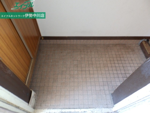 玄関　同物件別室写真