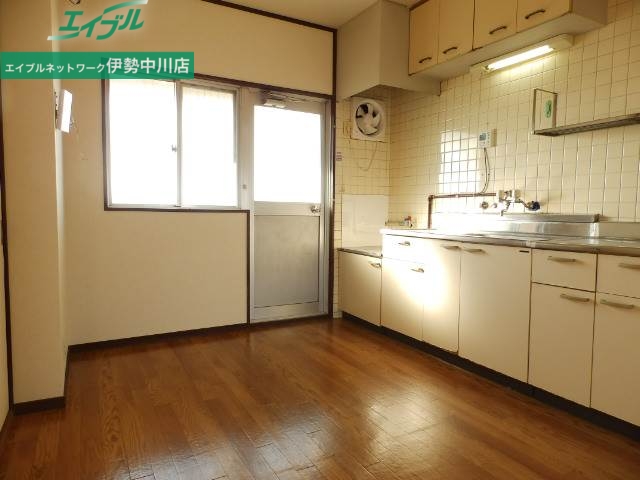 居室・リビング　同物件別室写真