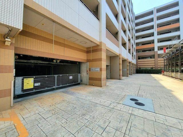 エントランス　落ち着いたエントランスです