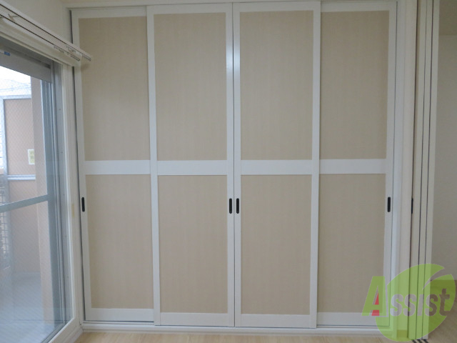 収納　収納の扉はこだわりのデザイン。おしゃれな空間を邪魔しません。