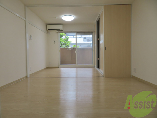 居室・リビング　こちらはリビングです。広々としてるのでゆっくりくつろげます。